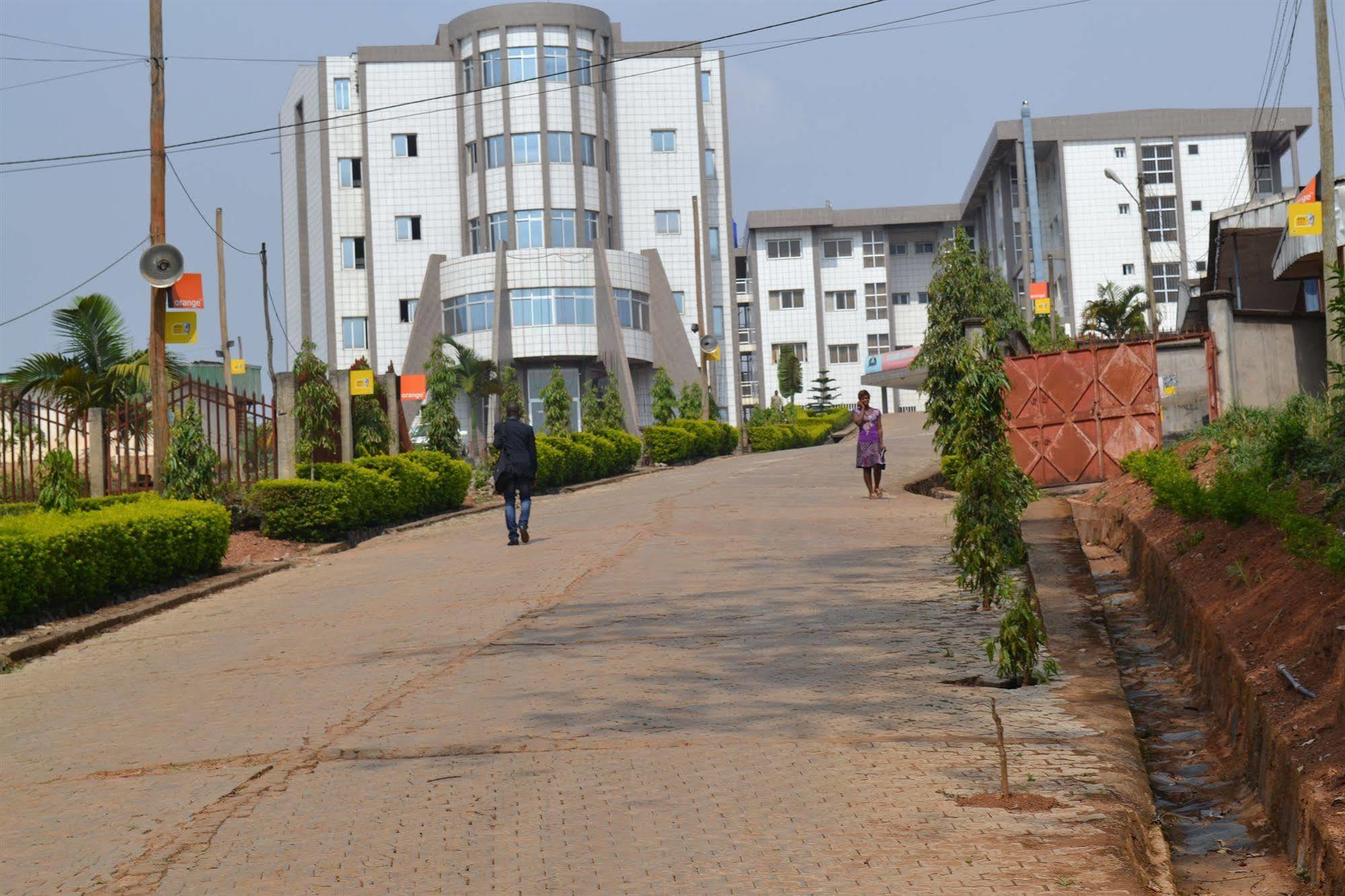 Azam Hotel Bamenda Eksteriør billede